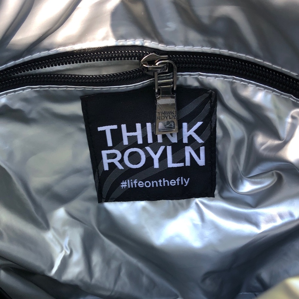 NWT THINK ROYLN White Patent Halfmoon Crossbody w/ Reversible Fashion Strap - Picture 6 of 8